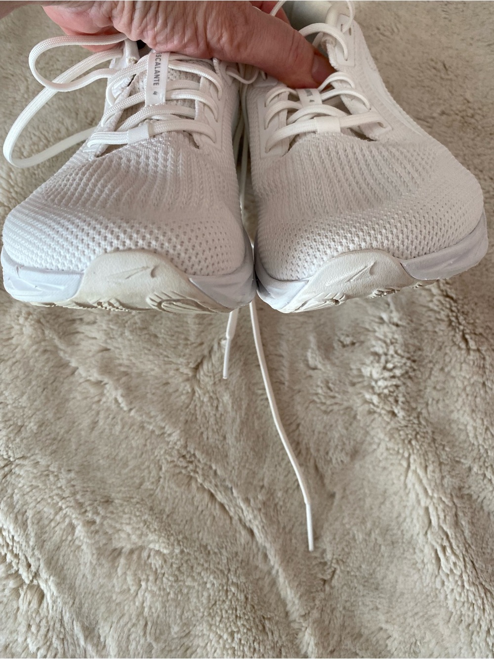 Altra women’s Escalante 4 white running/ walking sneakers - Picture 5 of 10